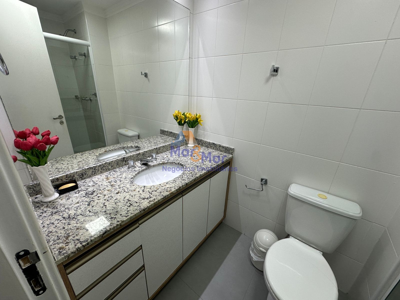 Apartamento na Praia das Pitangueiras, Guarujá - SP