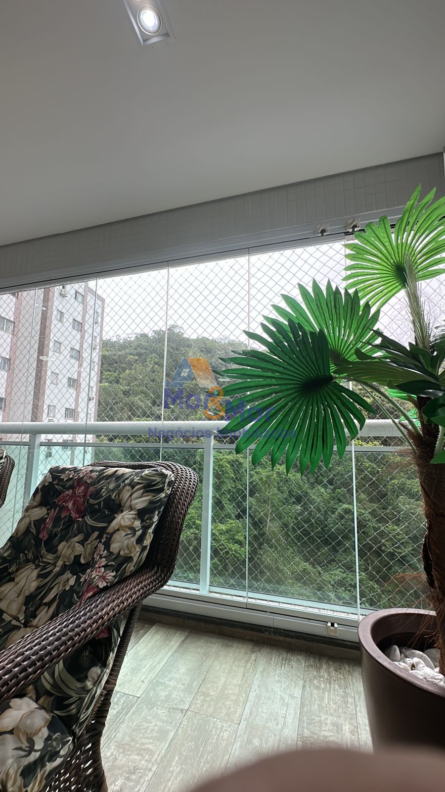 Apartamento na Praia das Pitangueiras, Guarujá - SP
