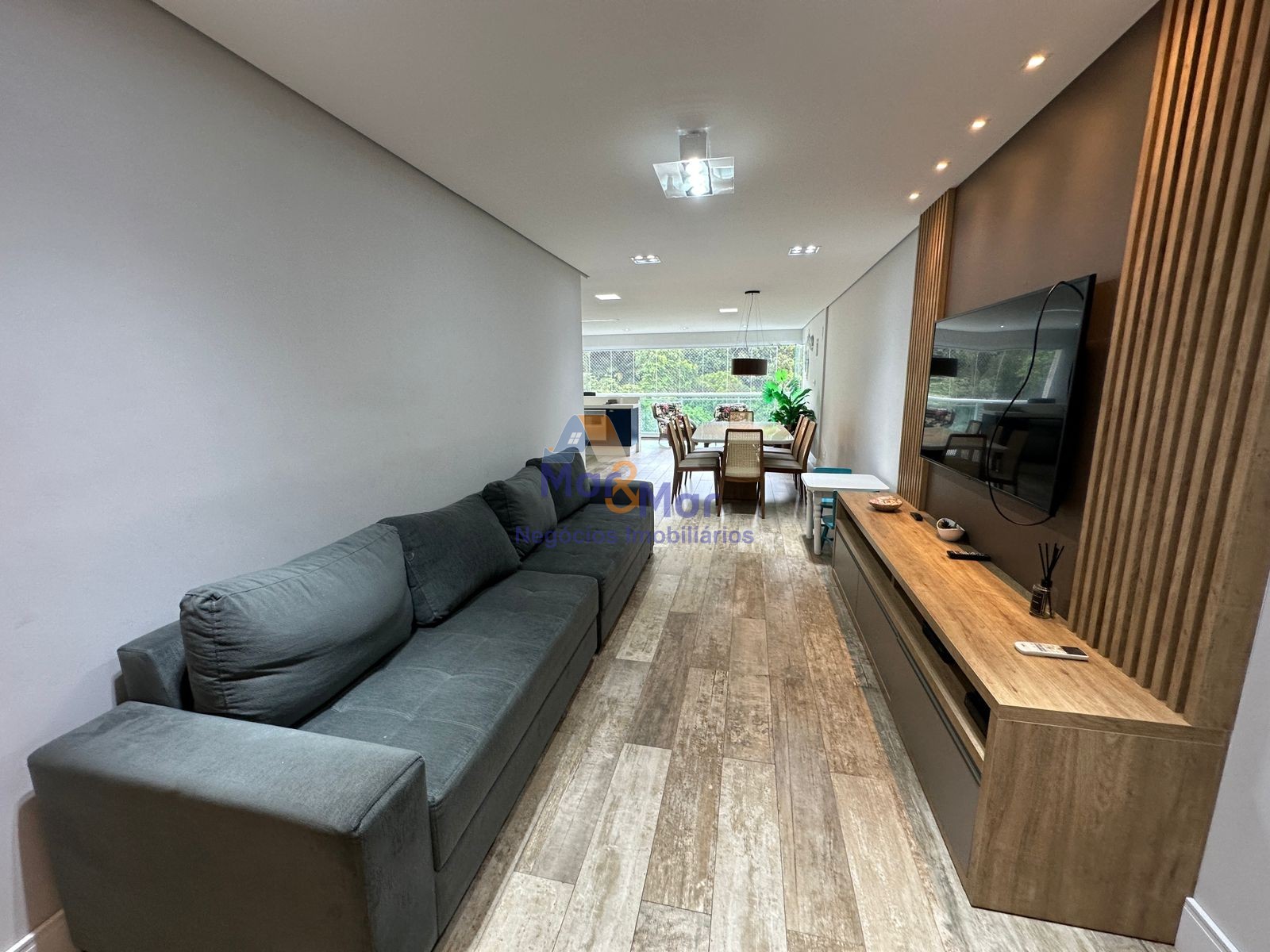 Apartamento na Praia das Pitangueiras, Guarujá - SP