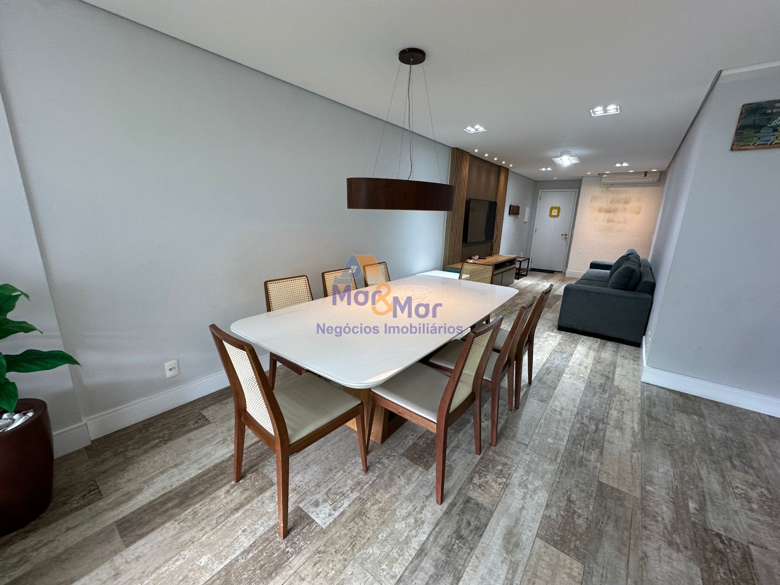 Apartamento na Praia das Pitangueiras, Guarujá - SP