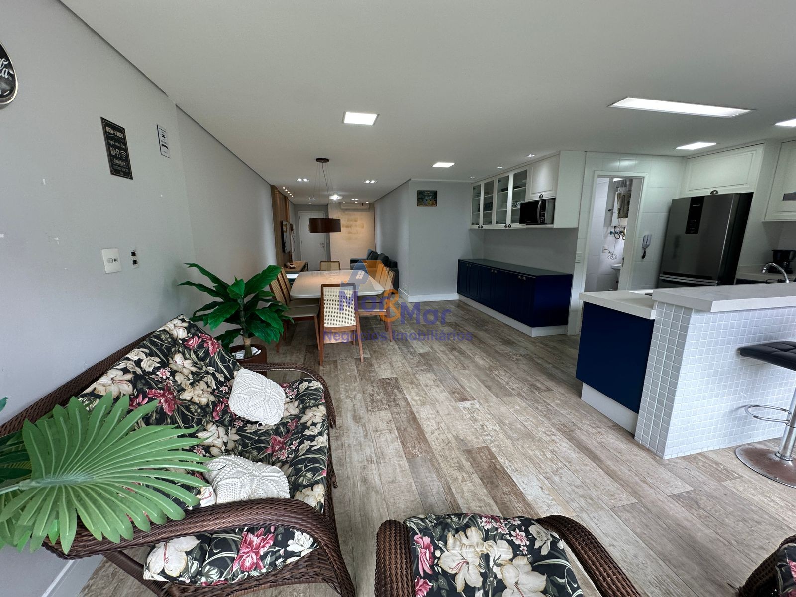 Apartamento na Praia das Pitangueiras, Guarujá - SP