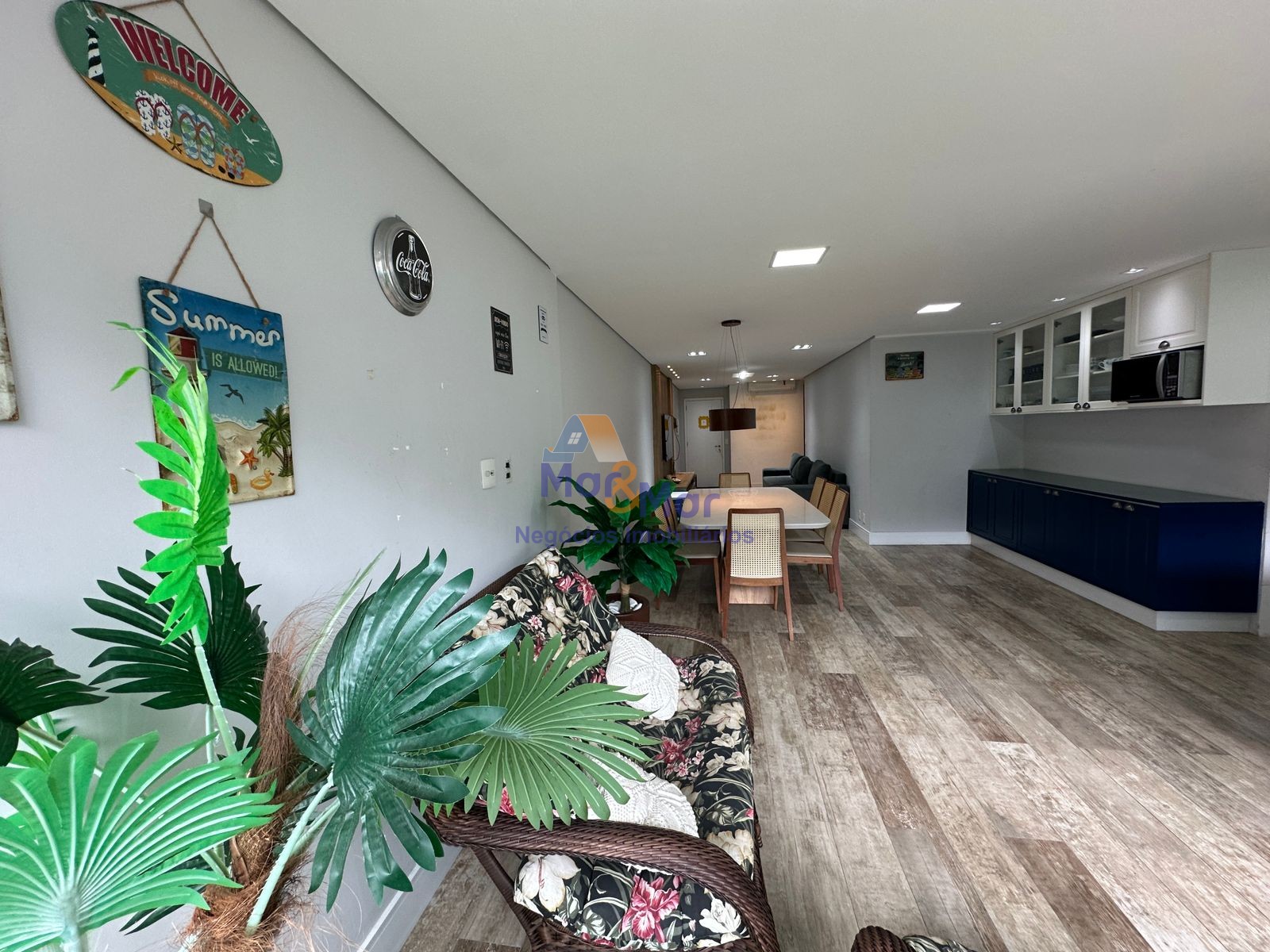 Apartamento na Praia das Pitangueiras, Guarujá - SP