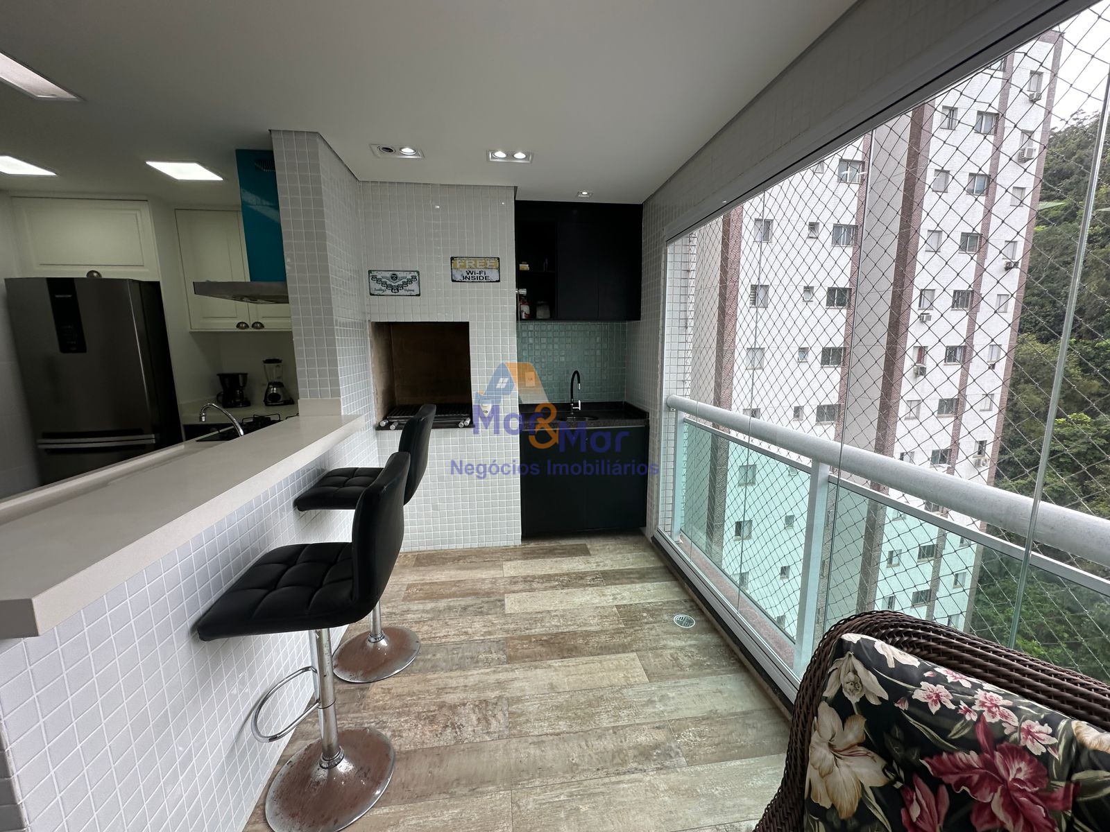 Apartamento na Praia das Pitangueiras, Guarujá - SP