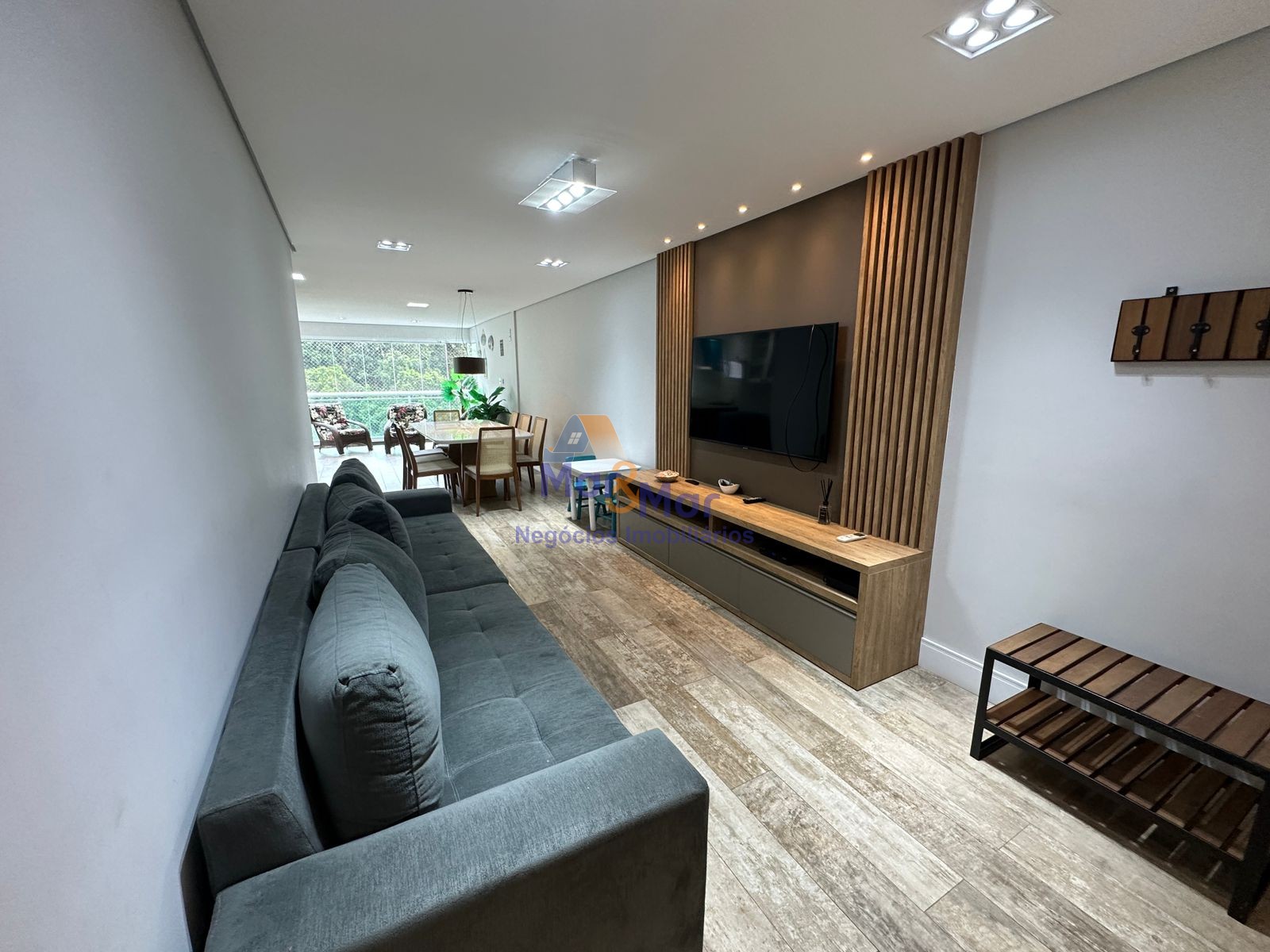 Apartamento na Praia das Pitangueiras, Guarujá - SP