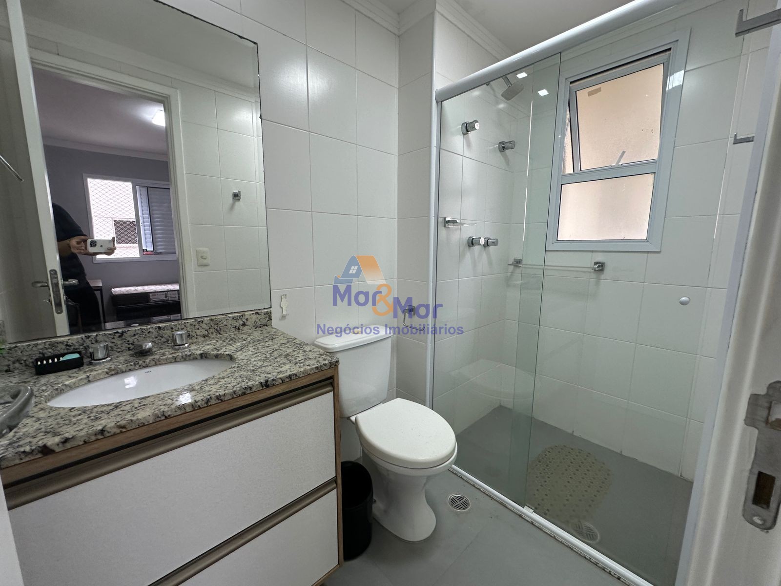 Apartamento na Praia das Pitangueiras, Guarujá - SP