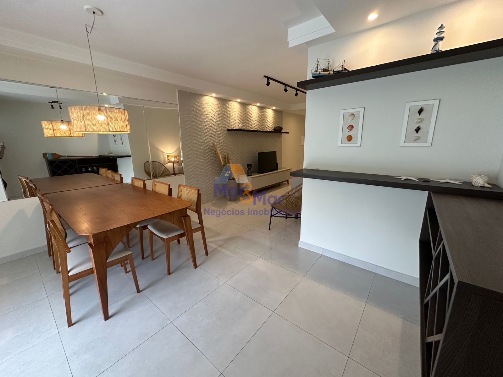Apartamento na Praia das Pitangueiras, Guarujá - SP