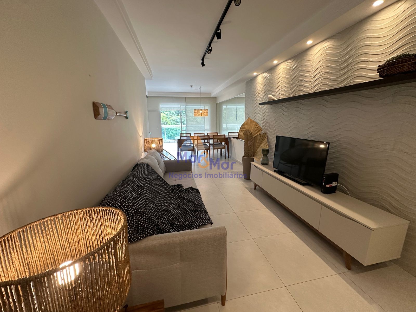 Apartamento na Praia das Pitangueiras, Guarujá - SP