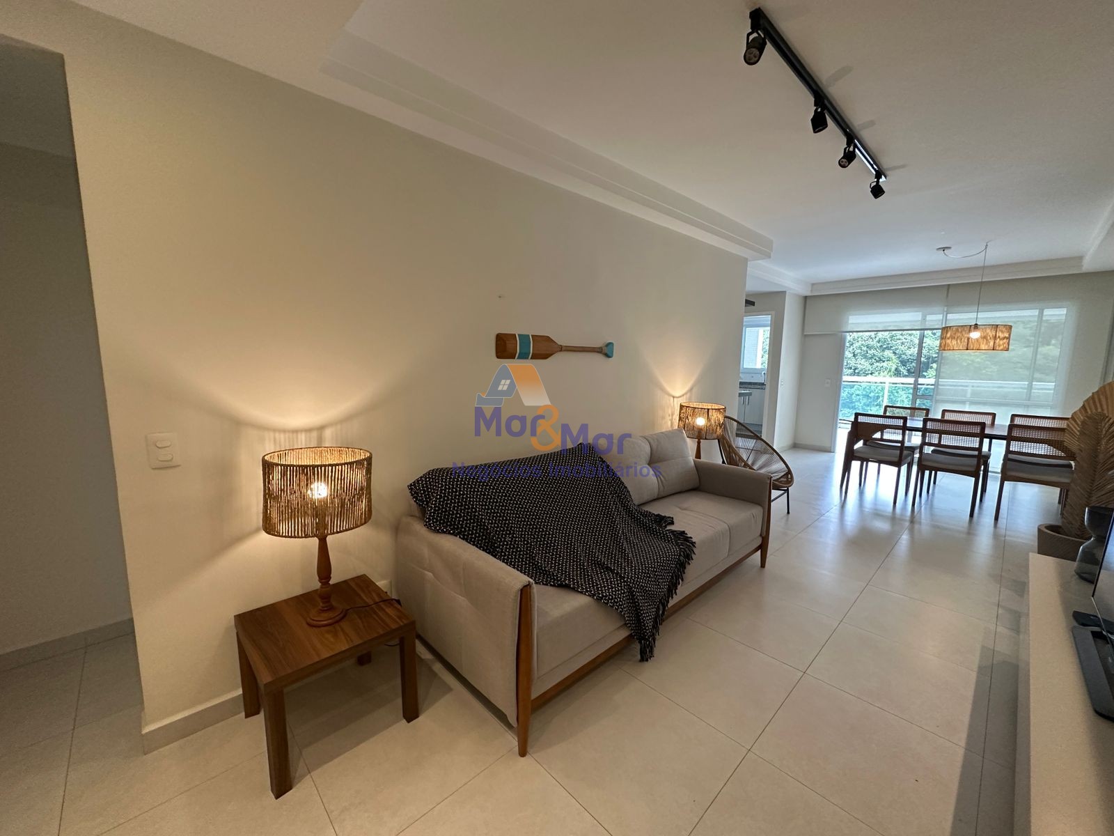 Apartamento na Praia das Pitangueiras, Guarujá - SP