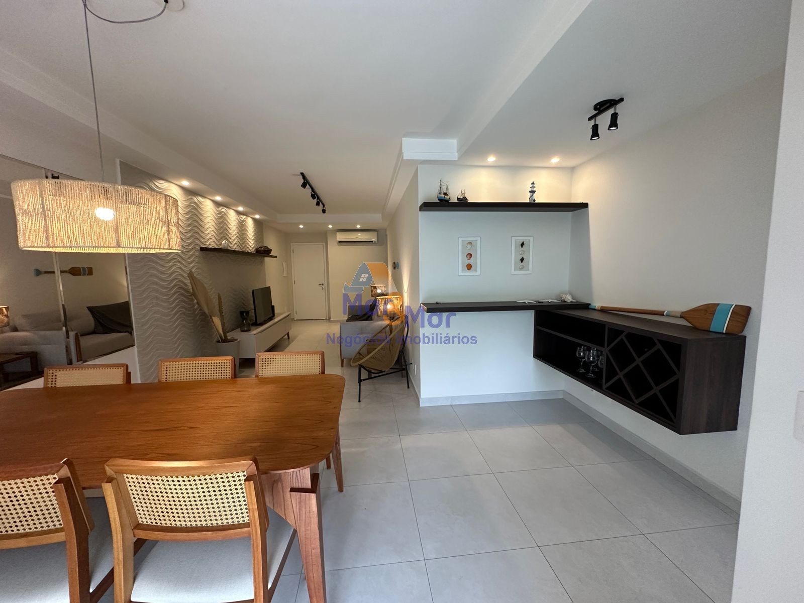 Apartamento na Praia das Pitangueiras, Guarujá - SP