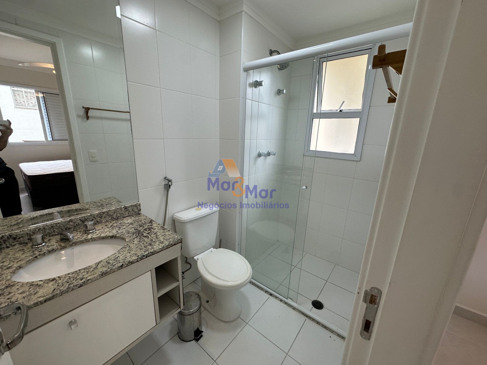 Apartamento na Praia das Pitangueiras, Guarujá - SP