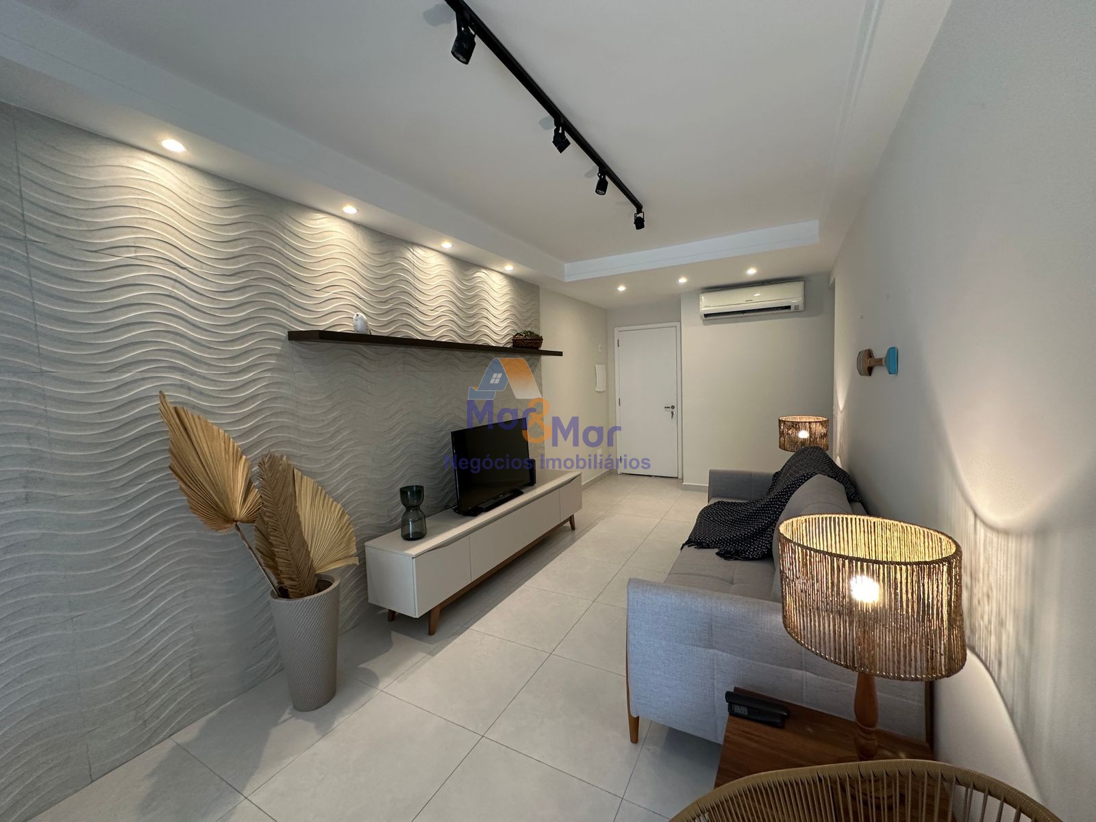 Apartamento na Praia das Pitangueiras, Guarujá - SP