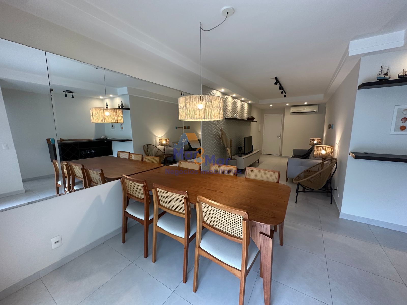 Apartamento na Praia das Pitangueiras, Guarujá - SP