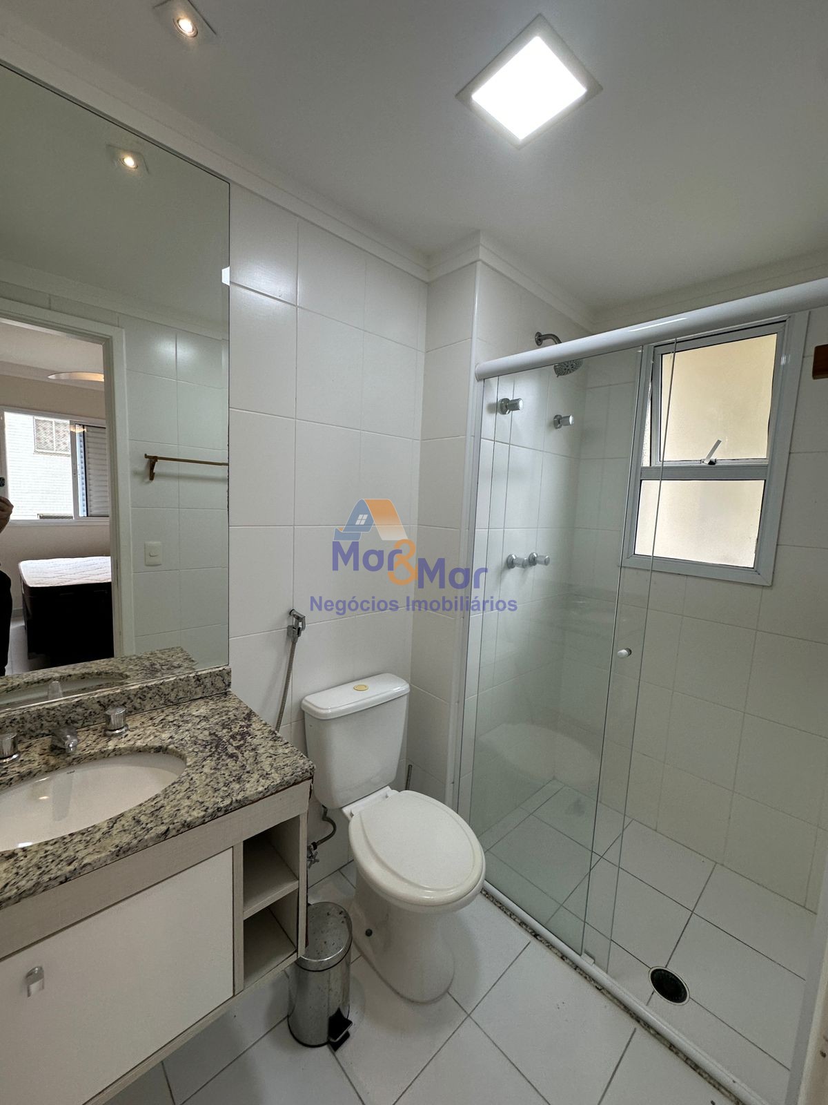 Apartamento na Praia das Pitangueiras, Guarujá - SP
