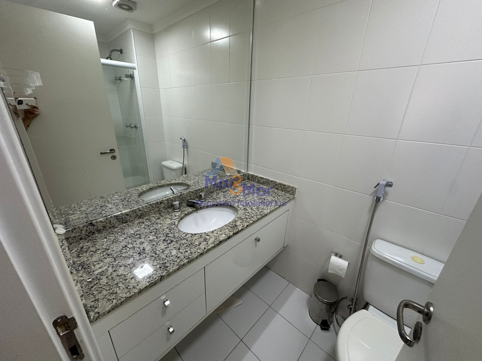 Apartamento na Praia das Pitangueiras, Guarujá - SP