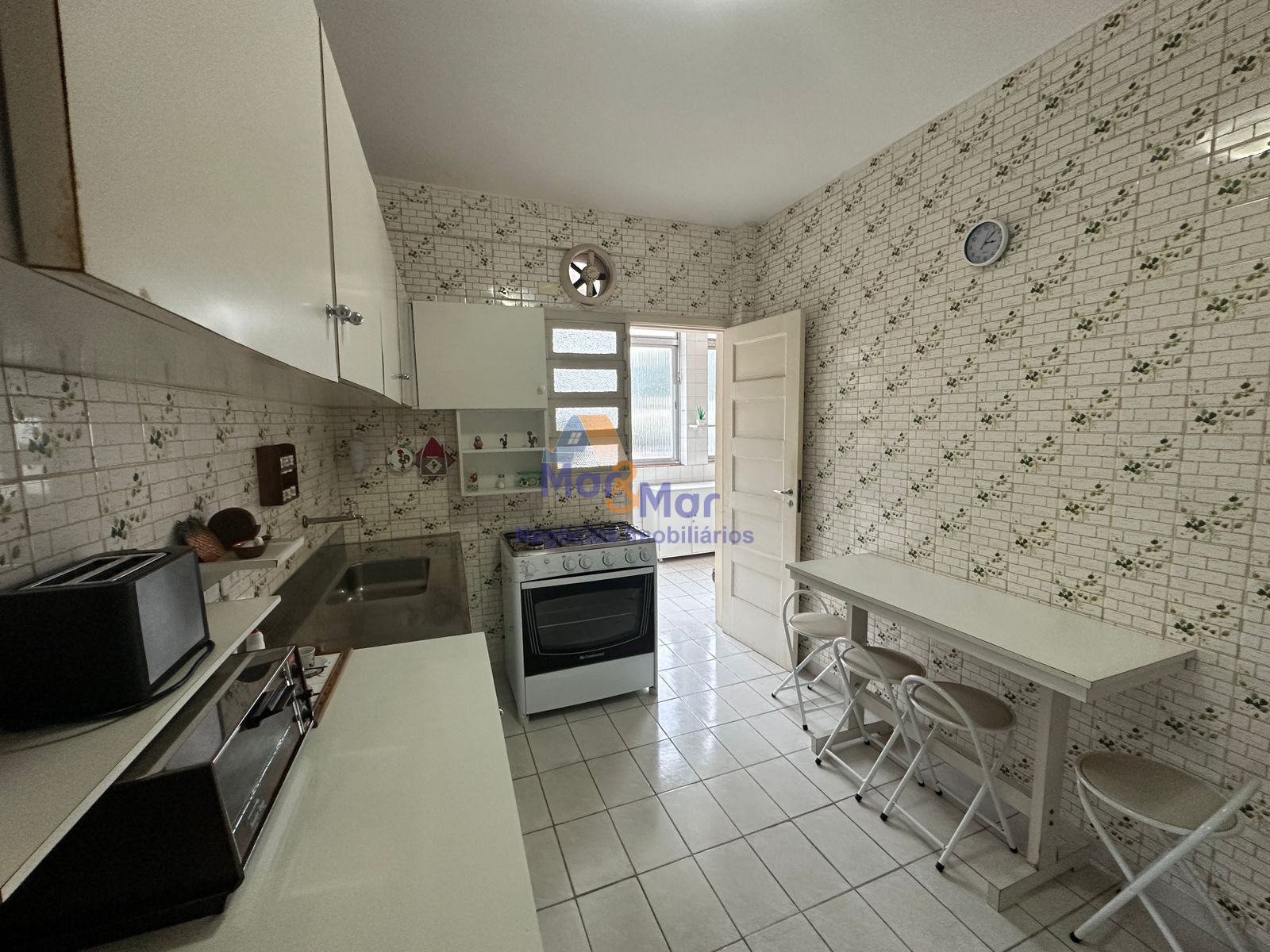 Apartamento na Praia das Pitangueiras, Guarujá - SP