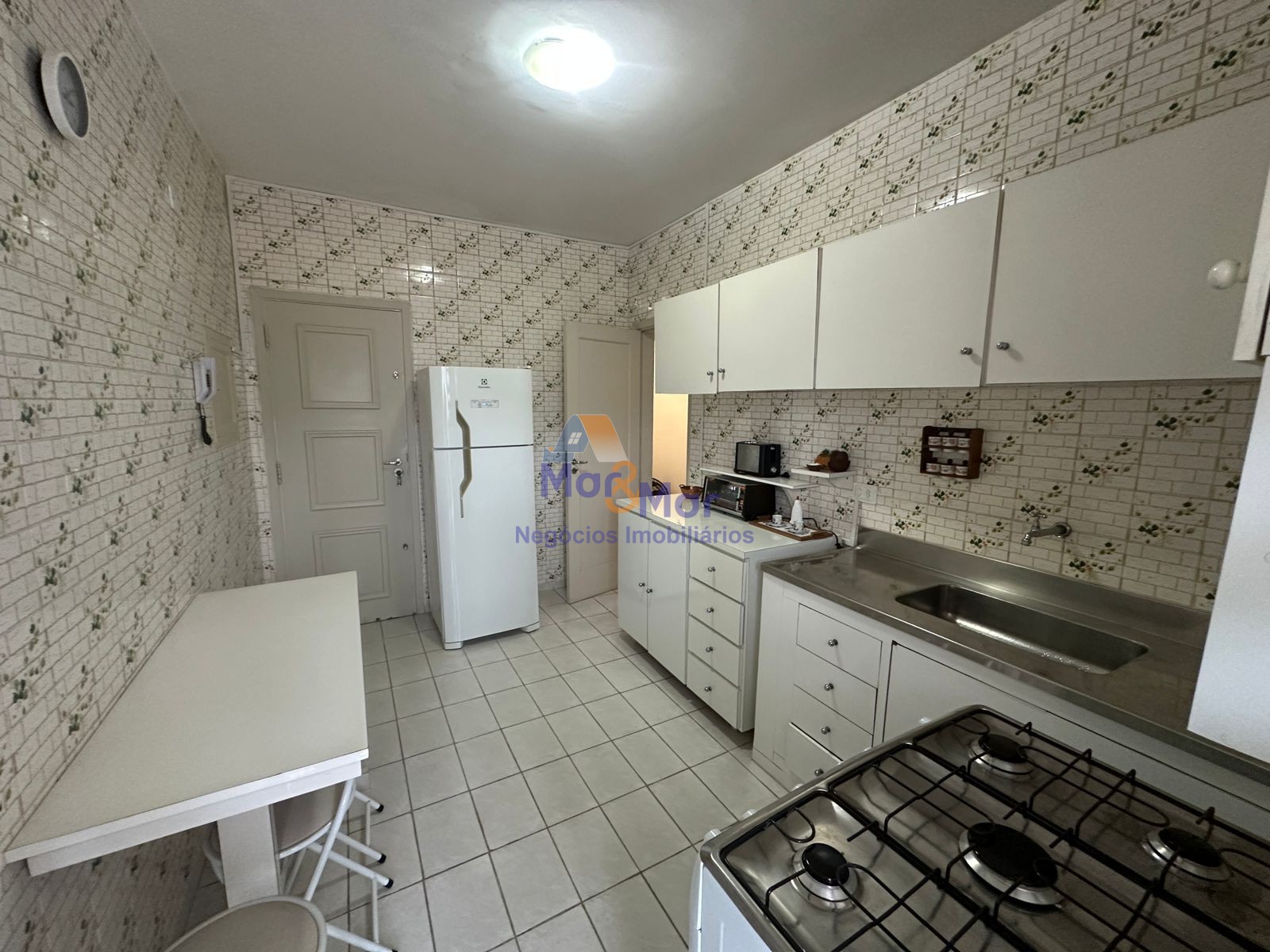 Apartamento na Praia das Pitangueiras, Guarujá - SP