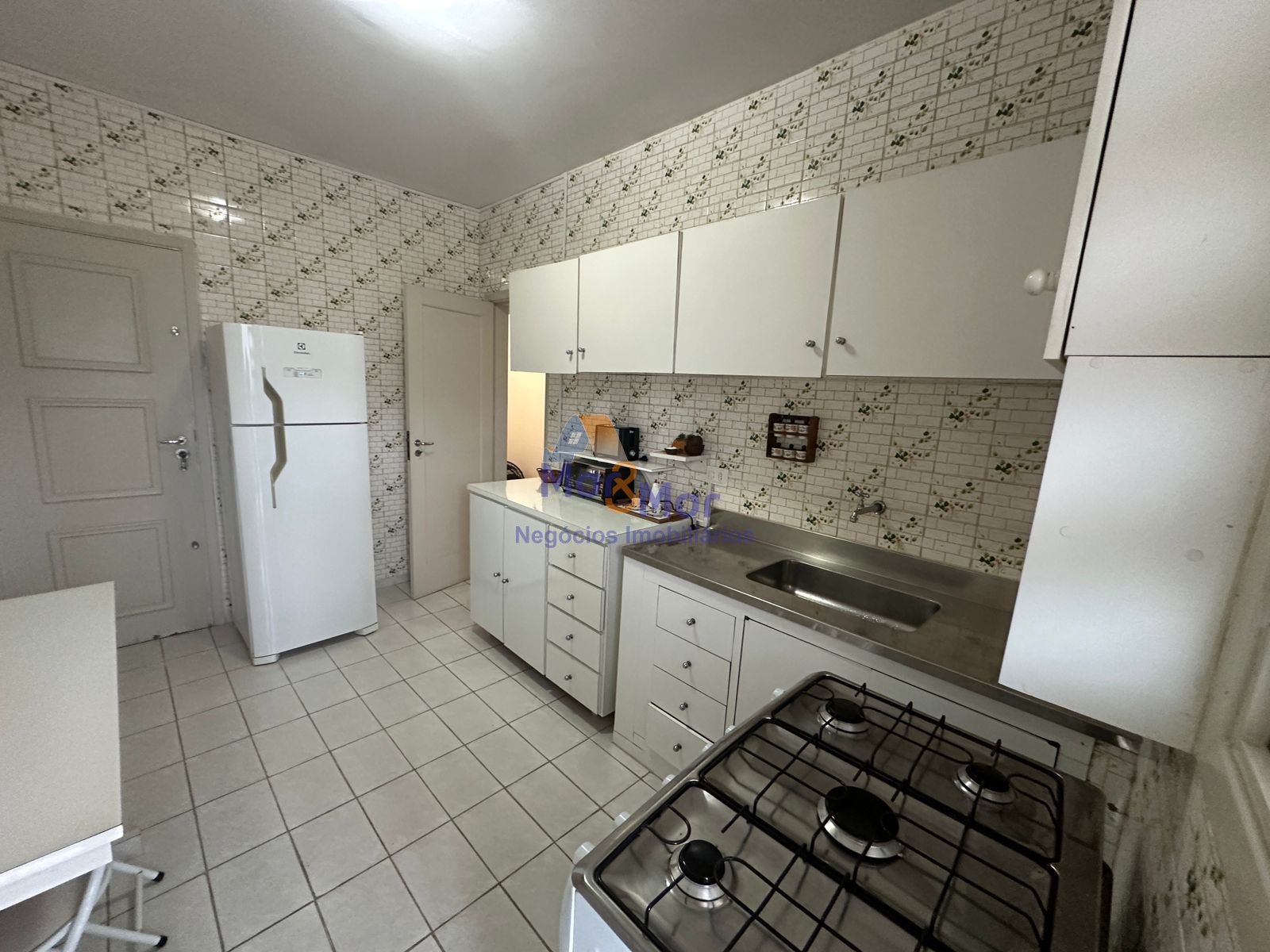 Apartamento na Praia das Pitangueiras, Guarujá - SP