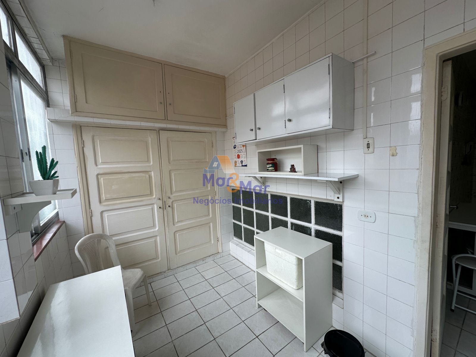 Apartamento na Praia das Pitangueiras, Guarujá - SP