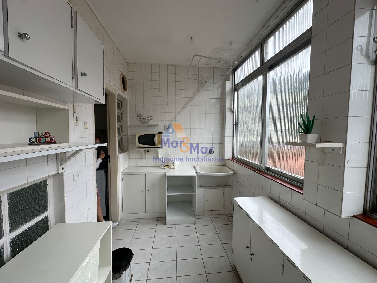 Apartamento na Praia das Pitangueiras, Guarujá - SP