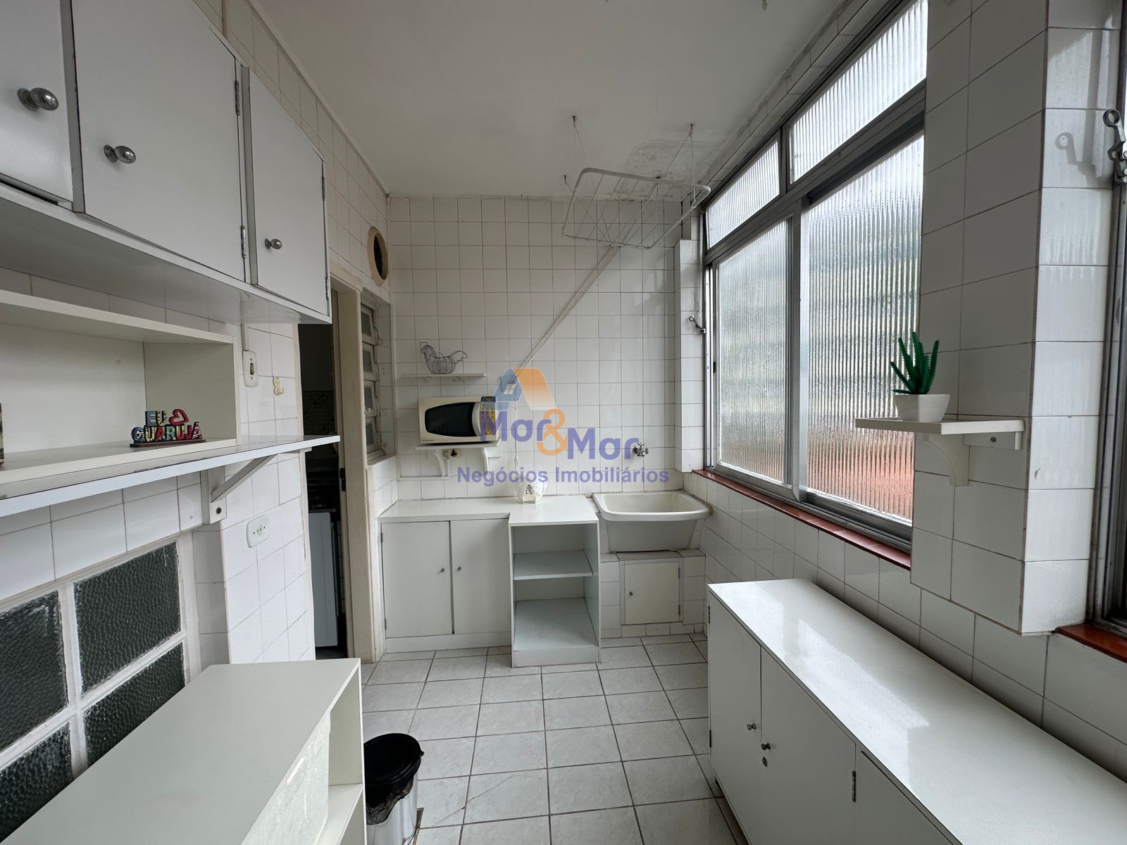 Apartamento na Praia das Pitangueiras, Guarujá - SP