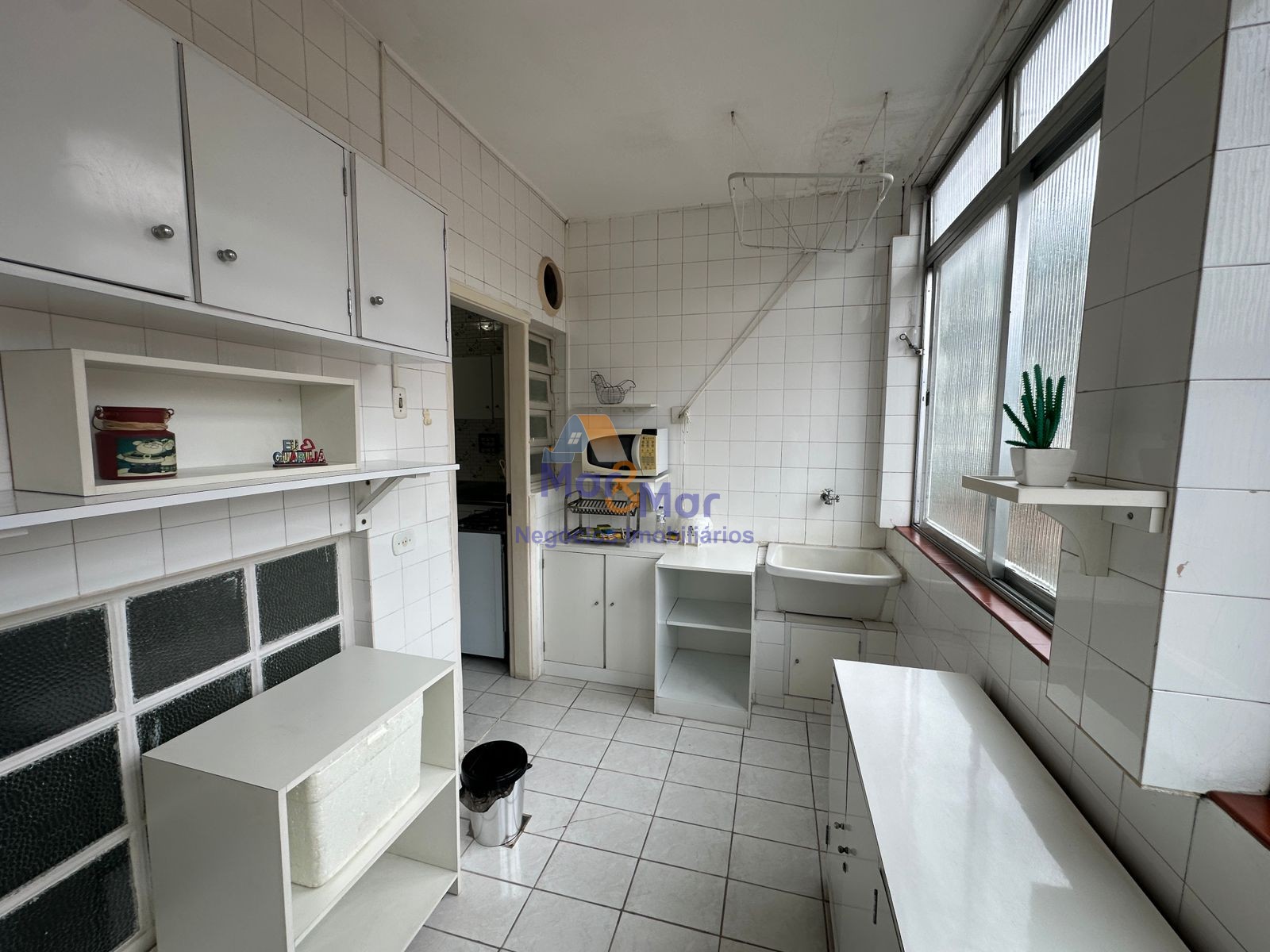 Apartamento na Praia das Pitangueiras, Guarujá - SP