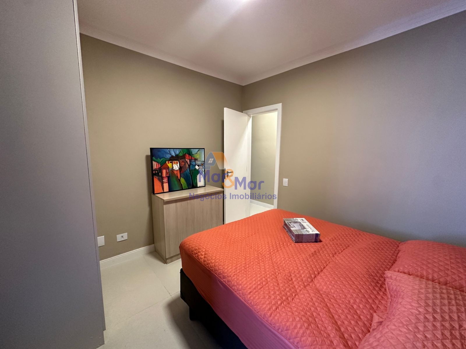 Apartamento na Praia das Pitangueiras, Guarujá - SP