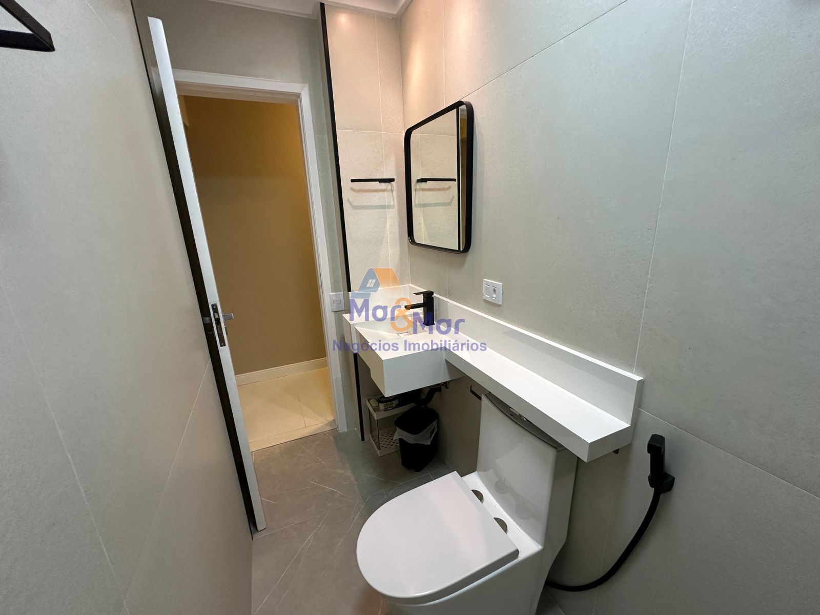 Apartamento na Praia das Pitangueiras, Guarujá - SP