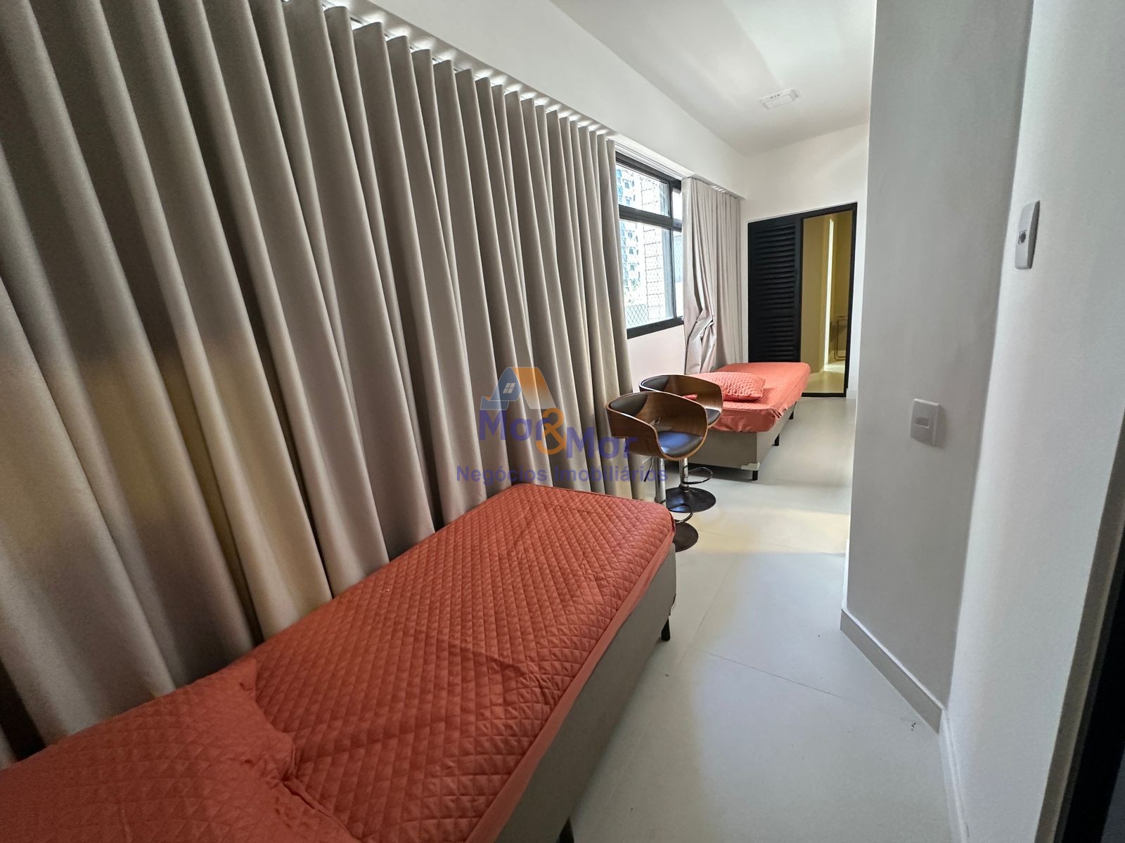 Apartamento na Praia das Pitangueiras, Guarujá - SP