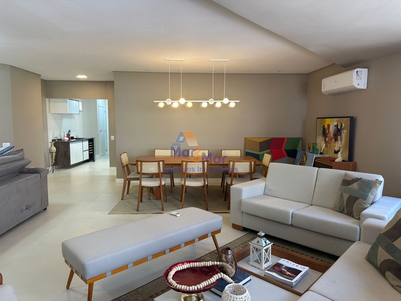 Apartamento na Praia das Pitangueiras, Guarujá - SP
