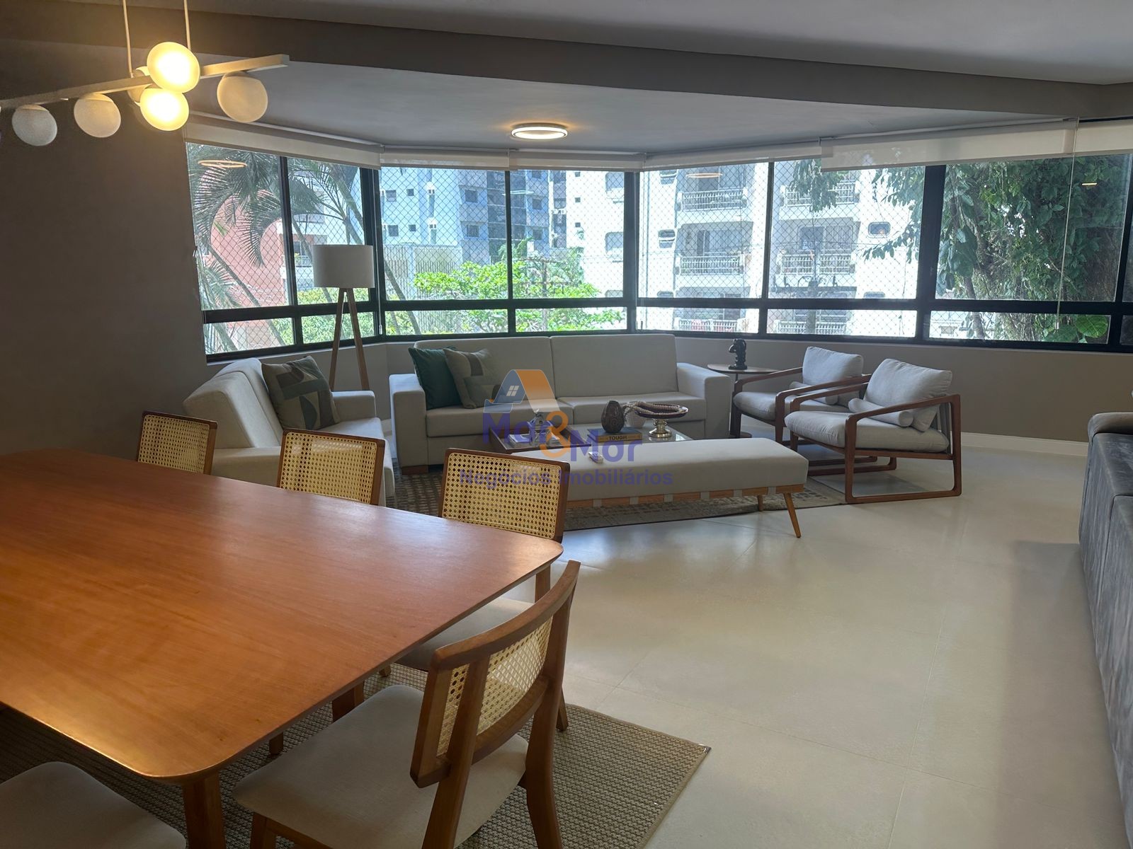 Apartamento na Praia das Pitangueiras, Guarujá - SP