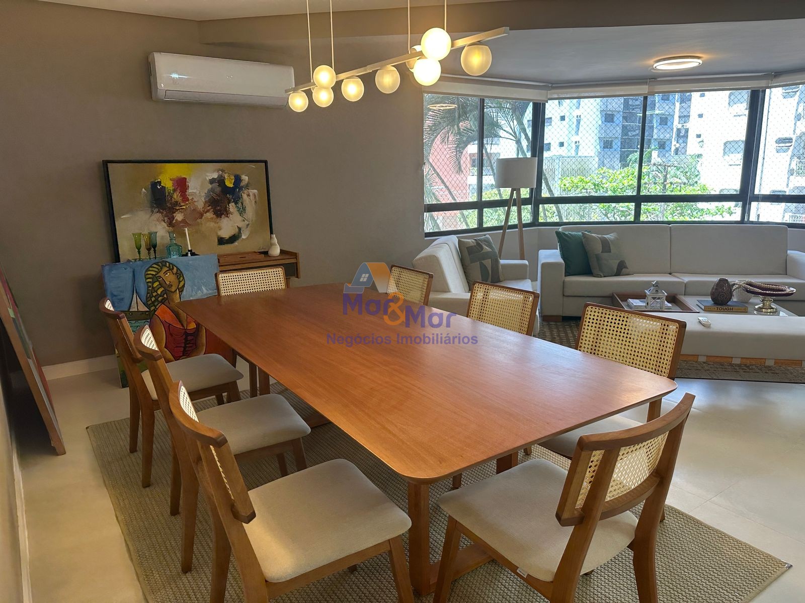 Apartamento na Praia das Pitangueiras, Guarujá - SP
