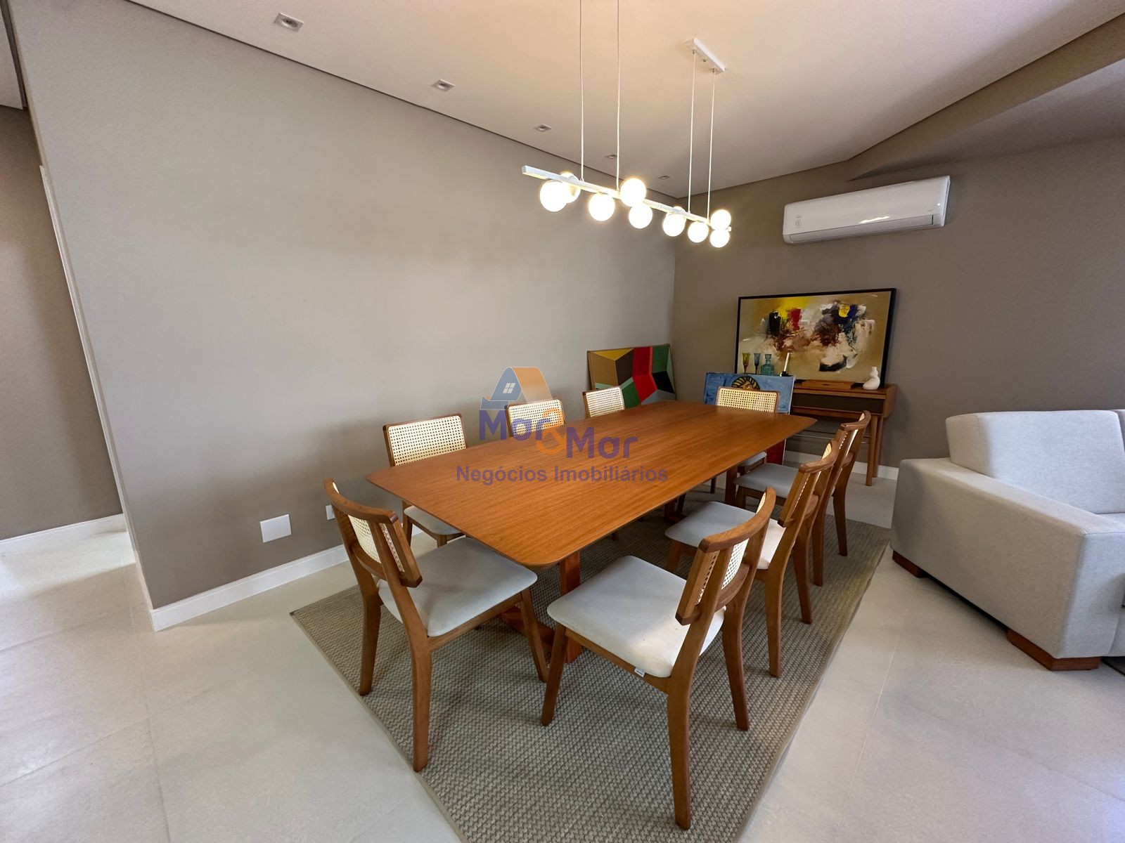 Apartamento na Praia das Pitangueiras, Guarujá - SP