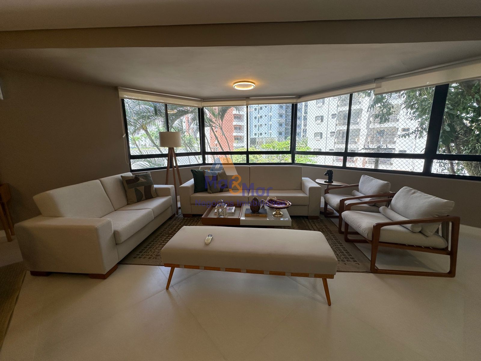 Apartamento na Praia das Pitangueiras, Guarujá - SP