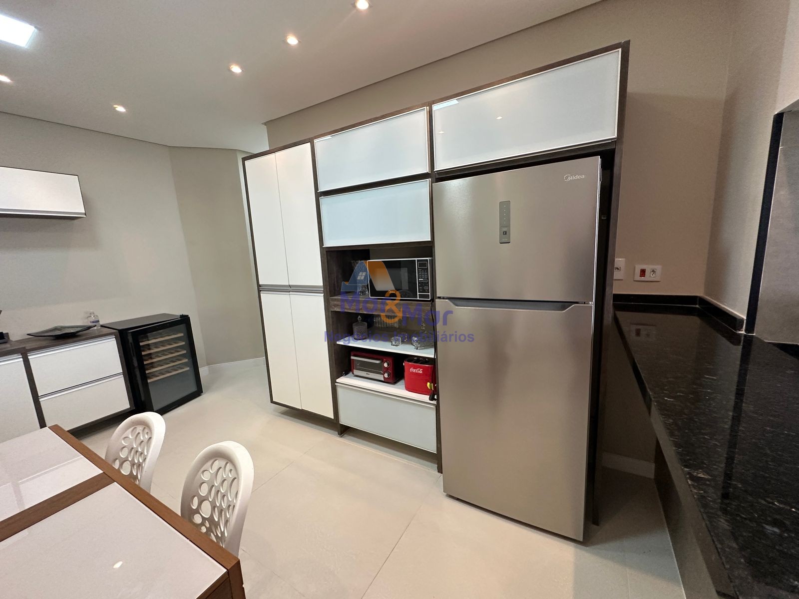 Apartamento na Praia das Pitangueiras, Guarujá - SP