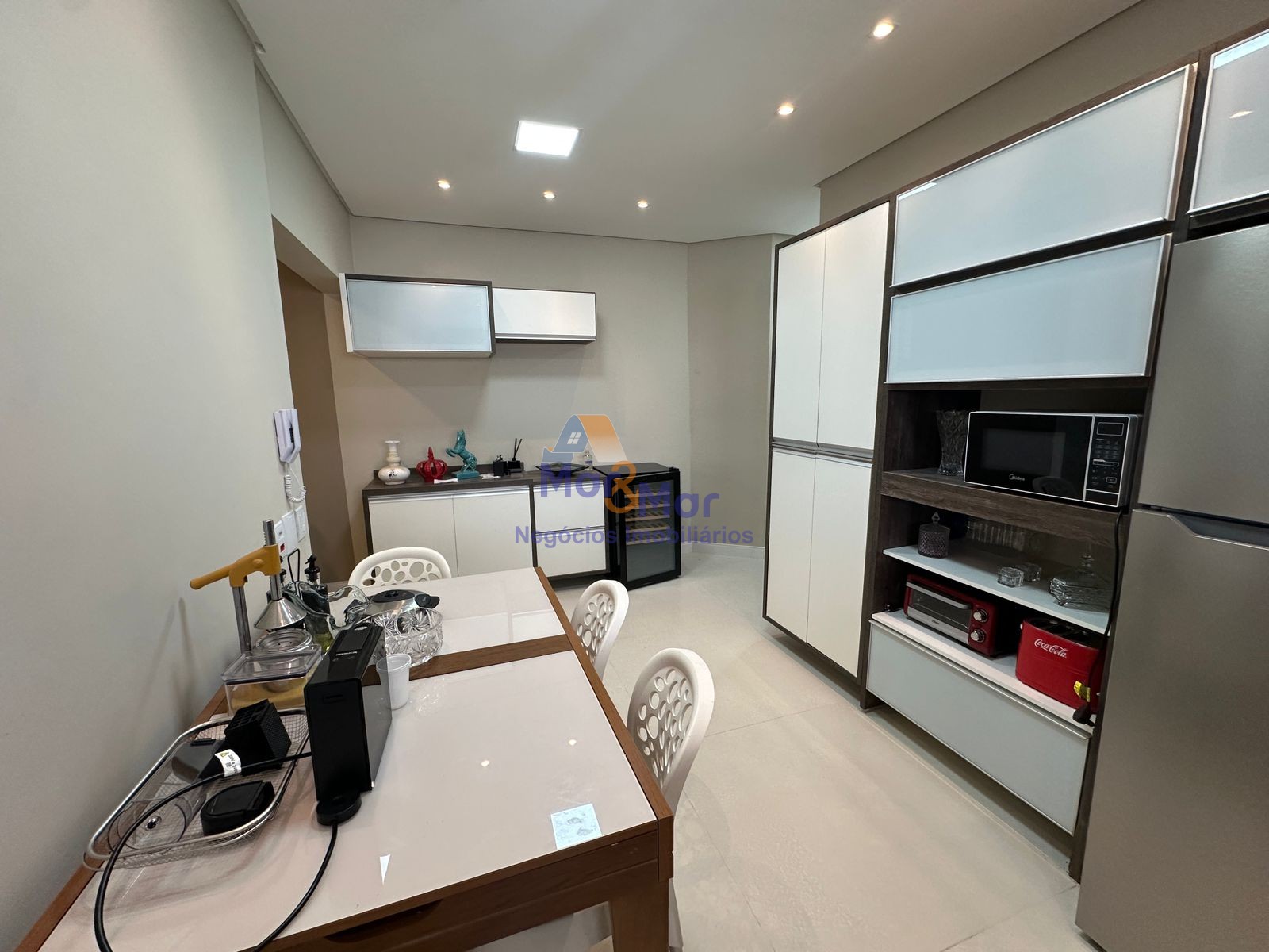 Apartamento na Praia das Pitangueiras, Guarujá - SP