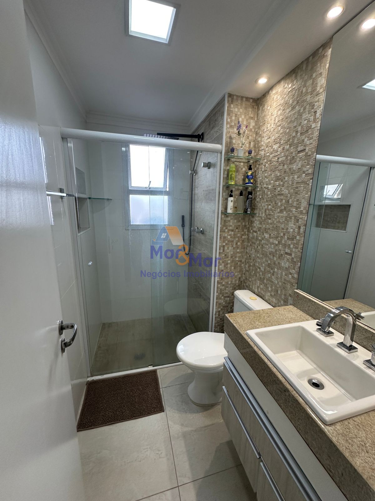 Apartamento na Praia das Pitangueiras, Guarujá - SP