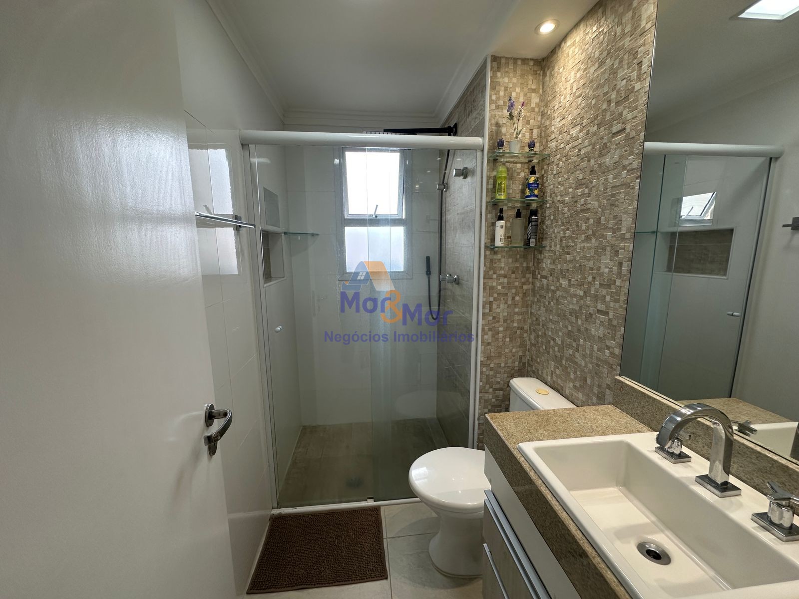 Apartamento na Praia das Pitangueiras, Guarujá - SP
