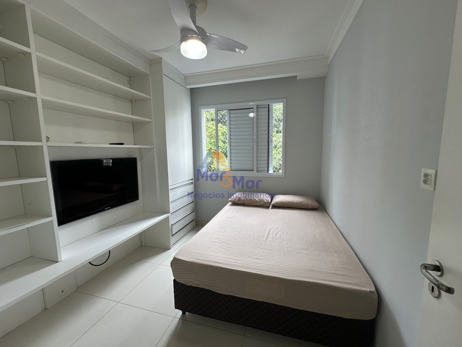 Apartamento na Praia das Pitangueiras, Guarujá - SP