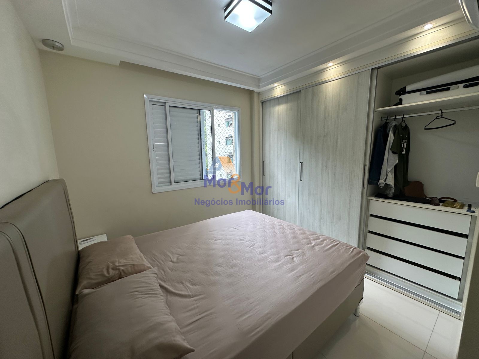 Apartamento na Praia das Pitangueiras, Guarujá - SP