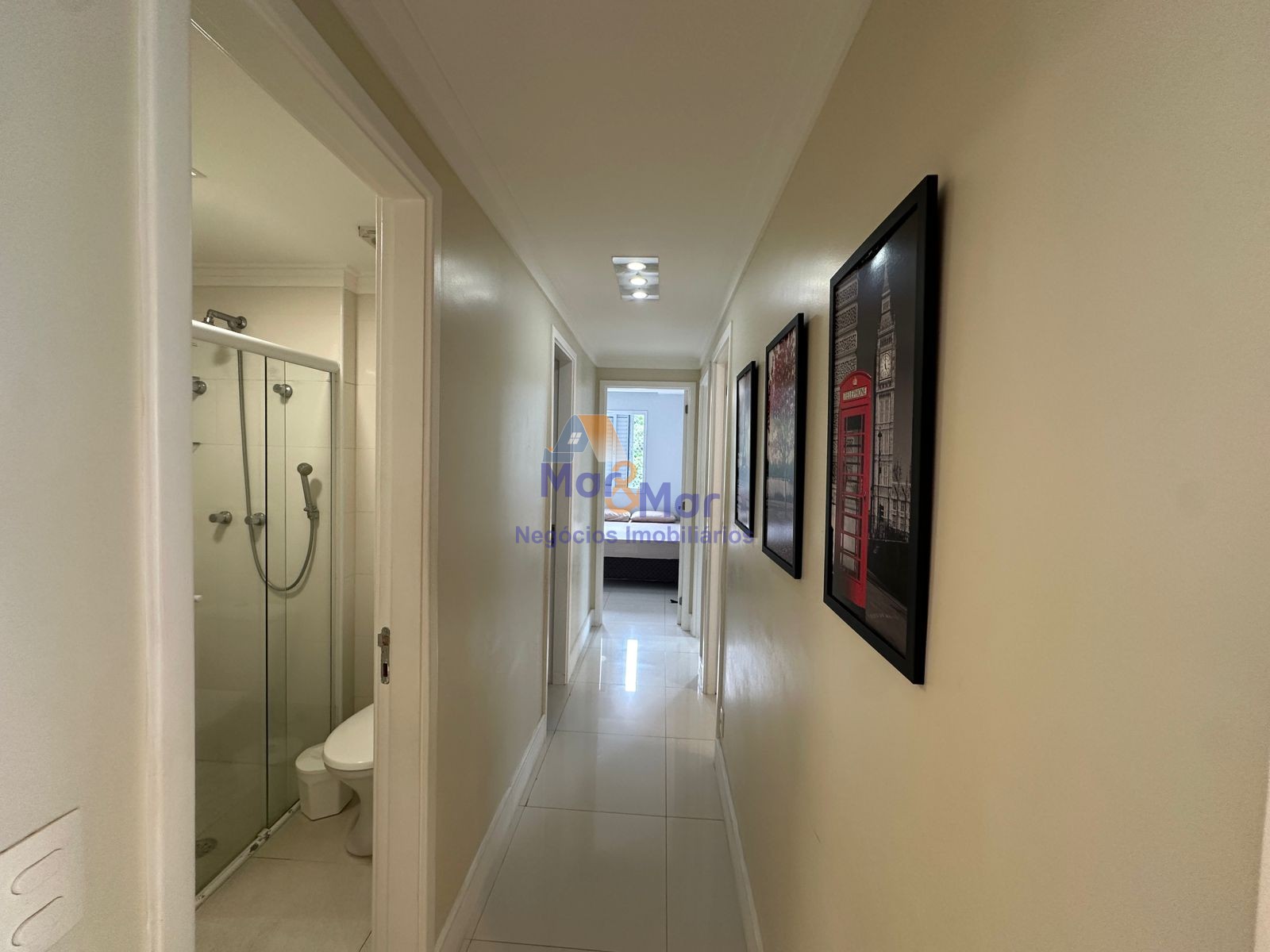Apartamento na Praia das Pitangueiras, Guarujá - SP