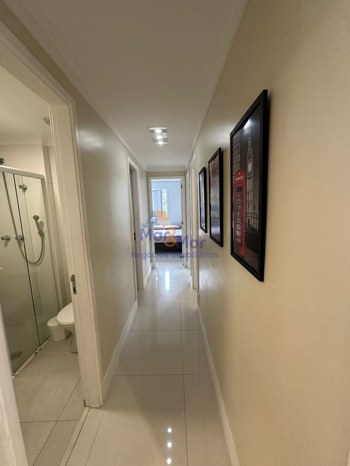 Apartamento na Praia das Pitangueiras, Guarujá - SP