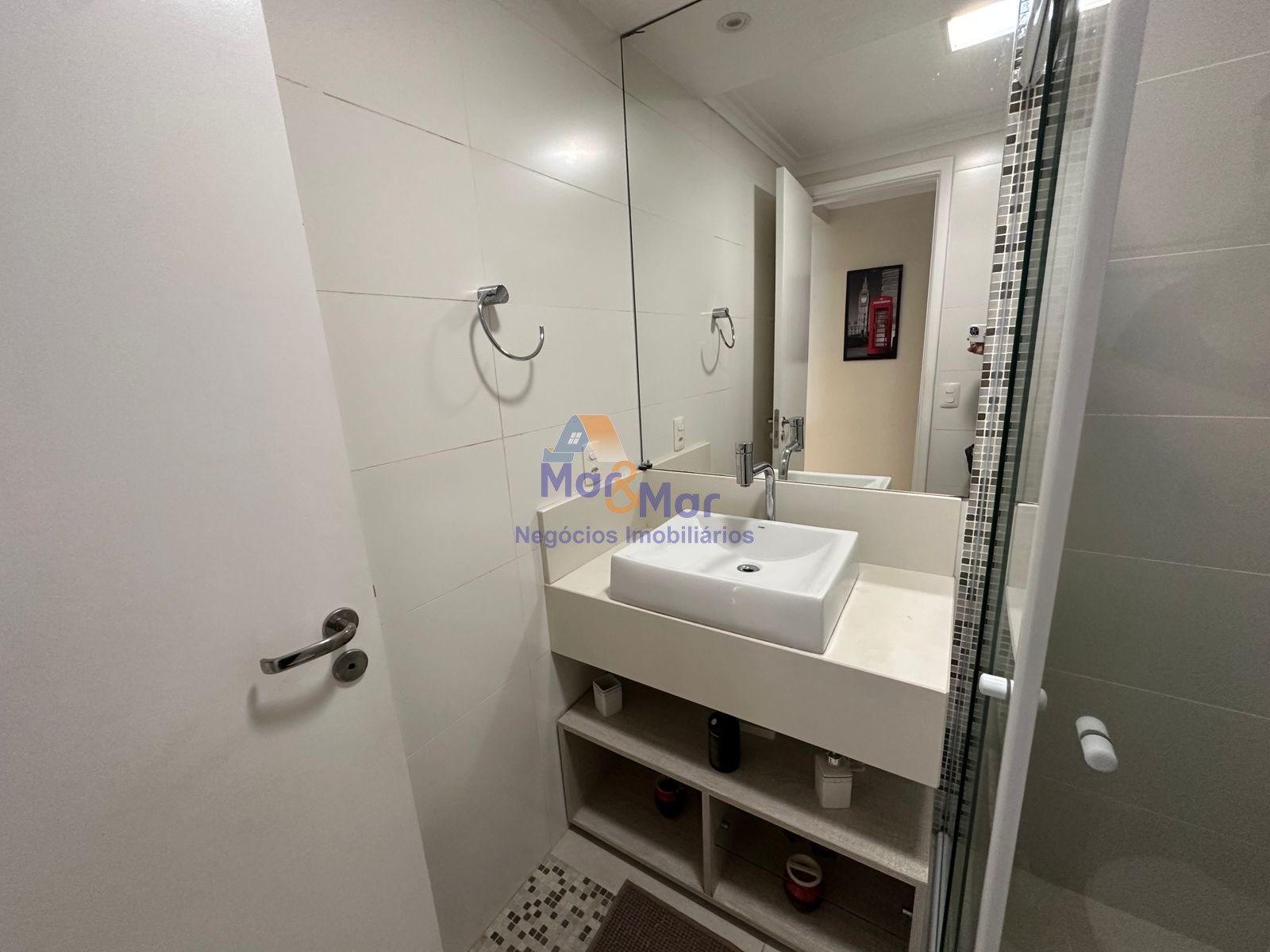 Apartamento na Praia das Pitangueiras, Guarujá - SP