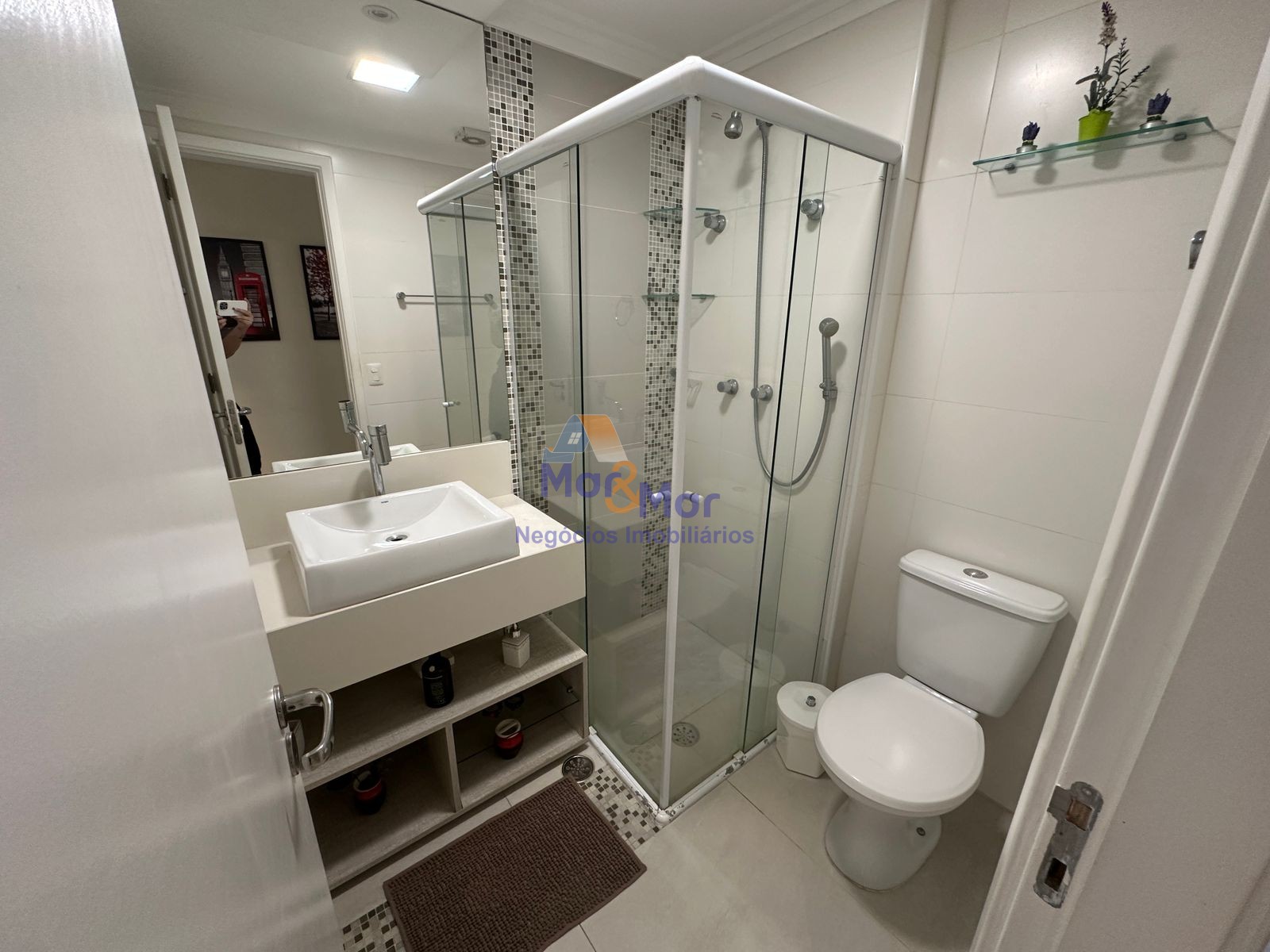 Apartamento na Praia das Pitangueiras, Guarujá - SP