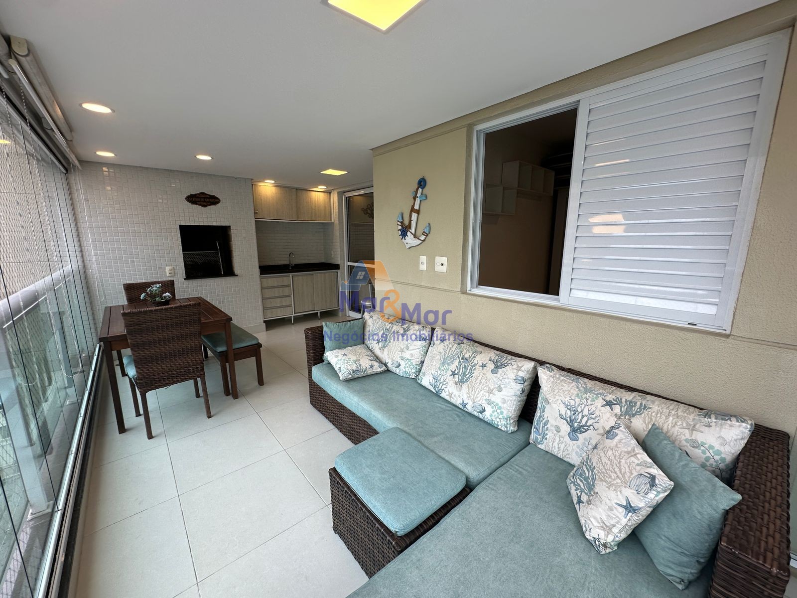Apartamento na Praia das Pitangueiras, Guarujá - SP
