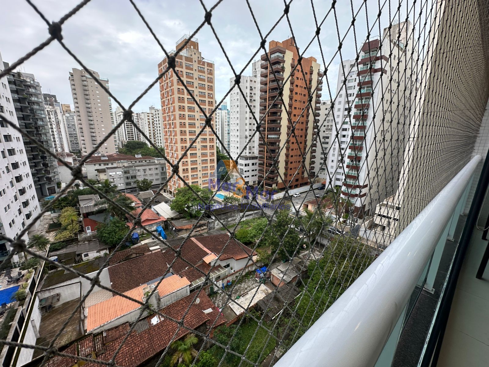 Apartamento na Praia das Pitangueiras, Guarujá - SP
