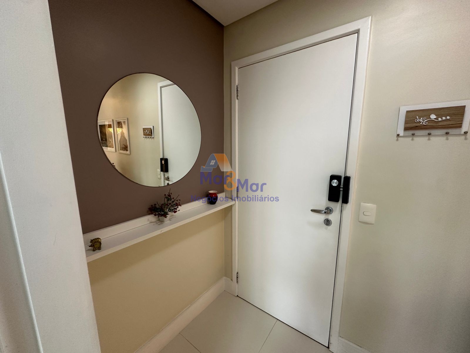 Apartamento na Praia das Pitangueiras, Guarujá - SP