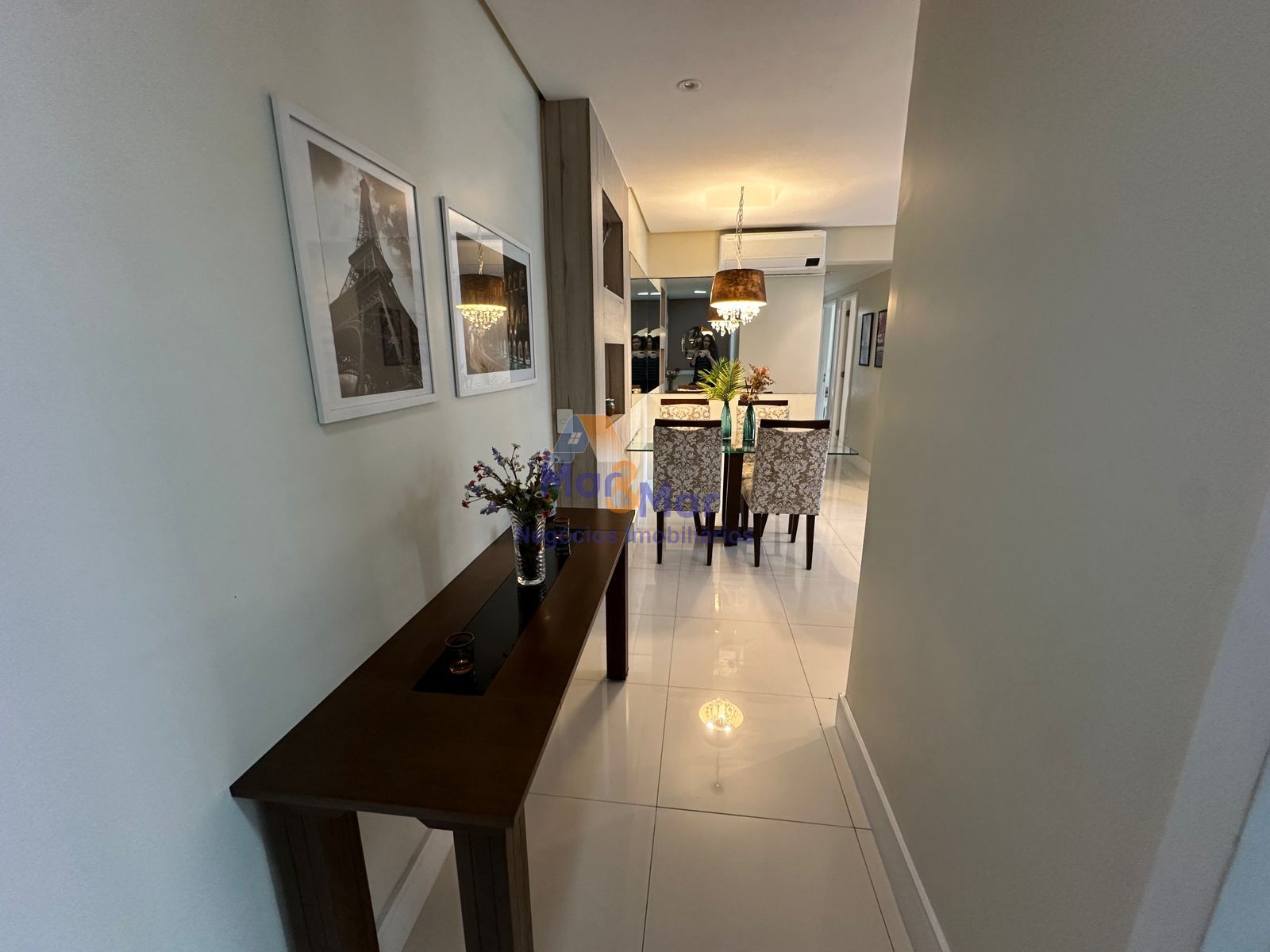 Apartamento na Praia das Pitangueiras, Guarujá - SP