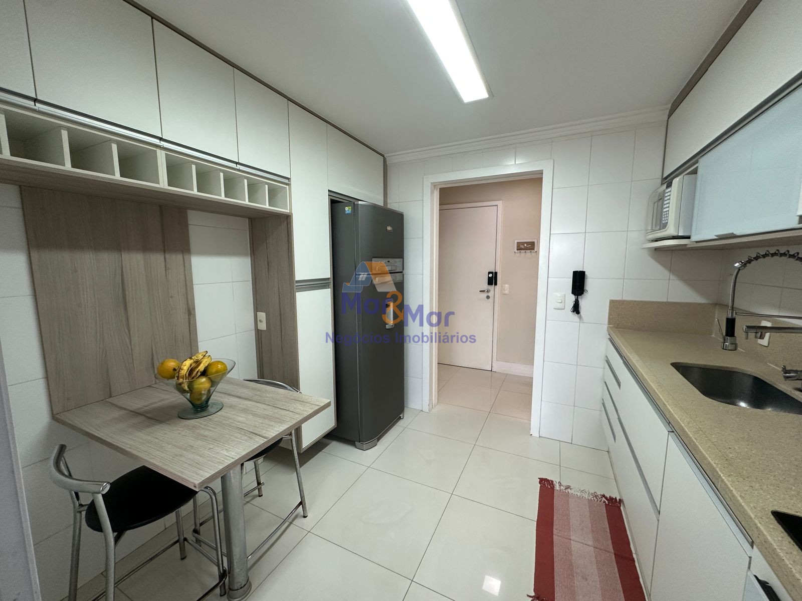 Apartamento na Praia das Pitangueiras, Guarujá - SP