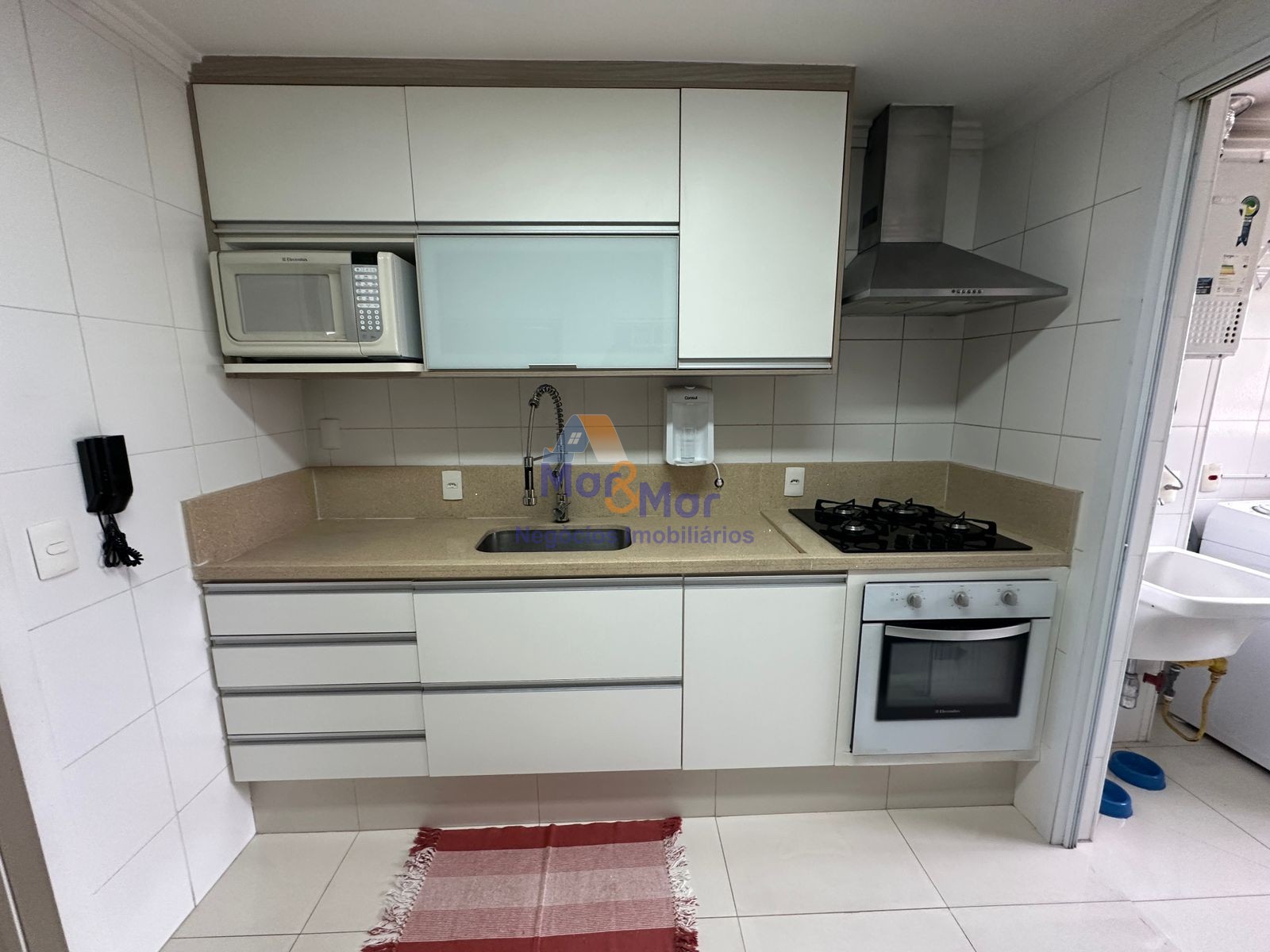Apartamento na Praia das Pitangueiras, Guarujá - SP