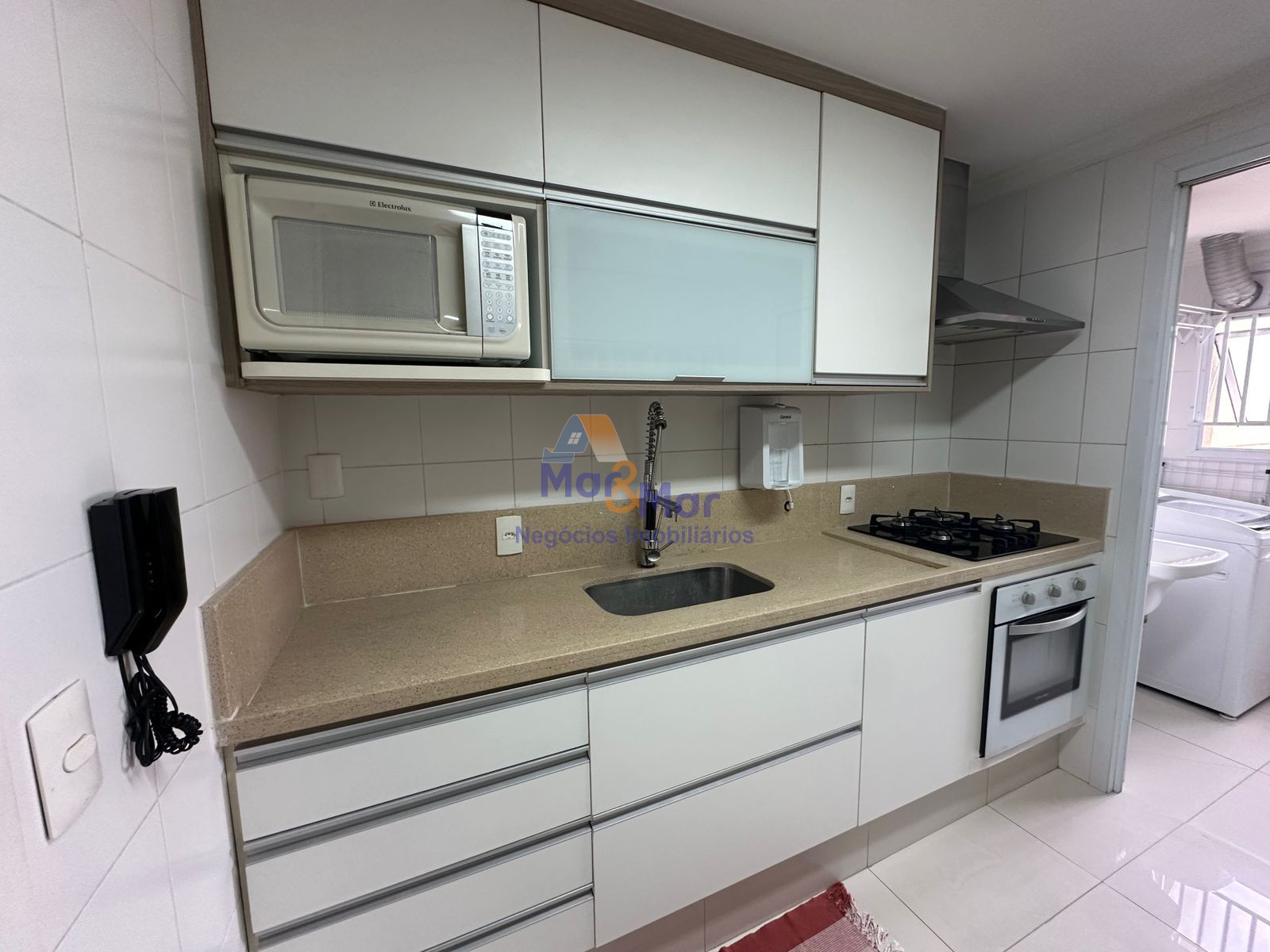 Apartamento na Praia das Pitangueiras, Guarujá - SP